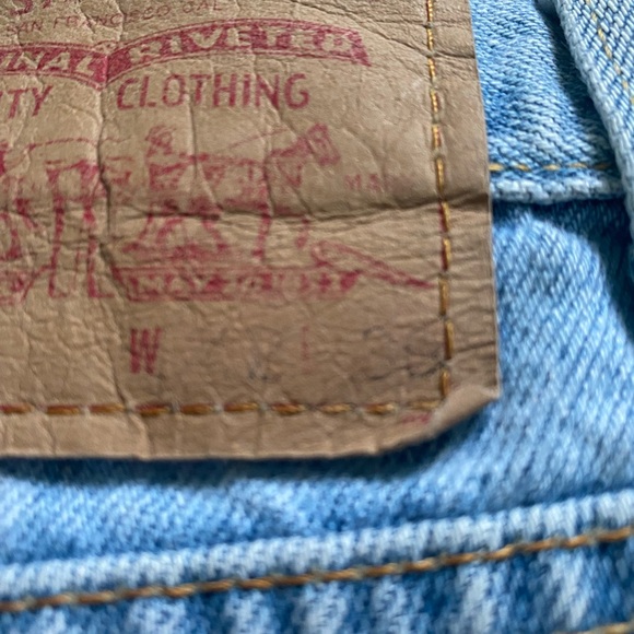 Men’s Levi’s Jeans - Picture 2 of 5